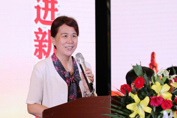 2、山东省石油化学工会一级调研员孟晶致开幕词.jpg