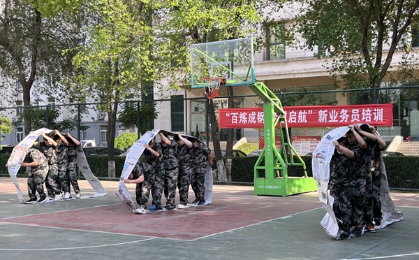 黄鹏伟.jpg