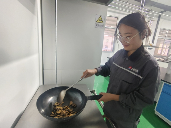 5.中药炮制工一等奖403车间尹惠娟.jpg