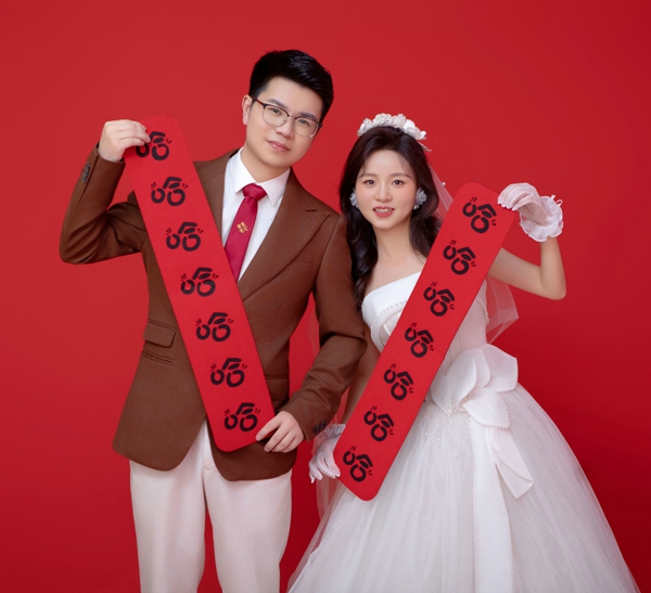 药物分析研究室李孝文&211车间杨丹丹.jpg
