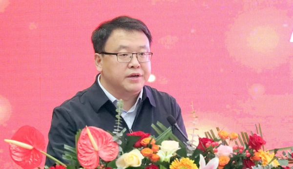 淄博市行政审批服务局党组书记、局长郭克华宣读批复.jpg
