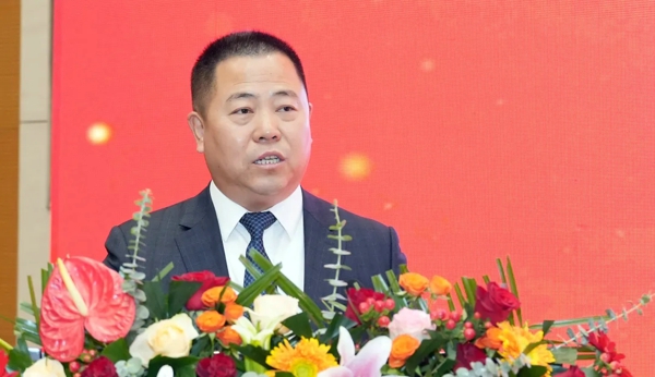 全国工商联医药业商会副秘书长兼会员部部长殷海峰致贺辞.jpg
