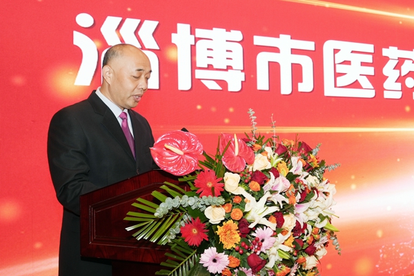 市工商联副主席韩少山主持会议.jpg