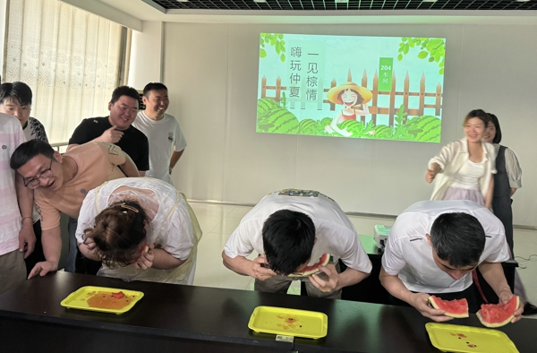 204车间组织“嗨玩仲夏一见粽情”端午节活动（郑真真）.jpg