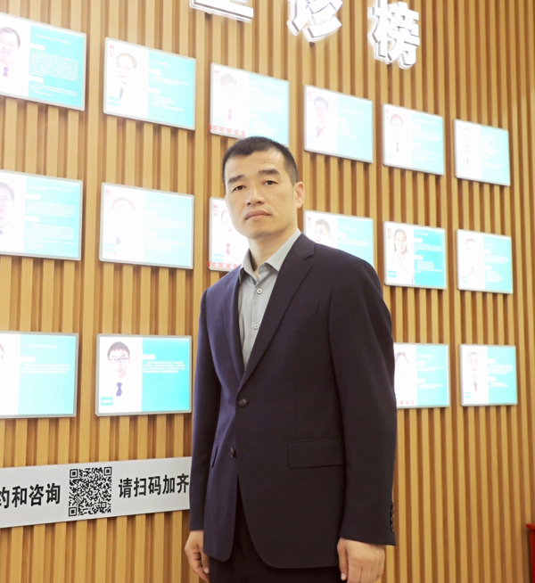韦建国.jpg