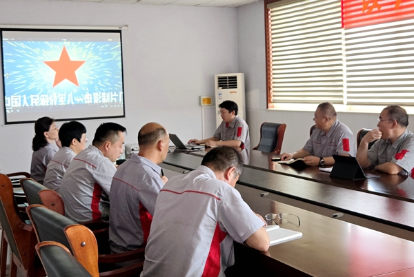 7金恒宇观看《四渡赤水》.孙慧.jpg