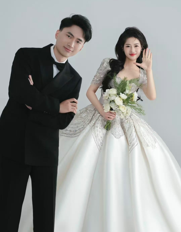 1756538916126087.jpg 周云飞&企业管理部李子峦.jpg