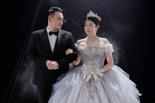 1759213191897685.jpg 陈晓辉&原料药事业部销售部张丹丹.jpg