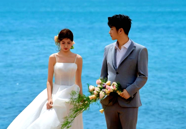 1761810167757359.jpg 304车间赵鑫刚&411车间陈玉明结婚照横版.jpg