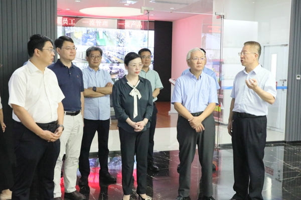 2024年8月6日，中国工程院院士、北京大学药学院教授张强一行来齐都药业参观考察。.jpg
