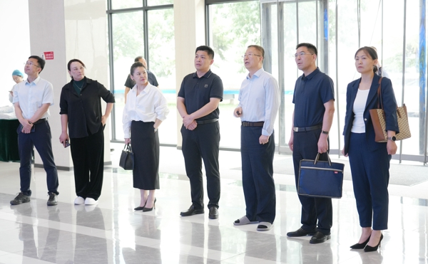 2.市投资促进局党组书记徐强（李思思 (3).jpg