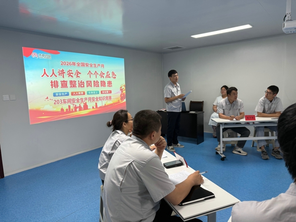 13.203车间张冰2_副本.jpg