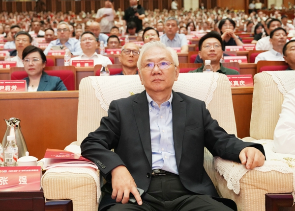 张强出席会议.jpg