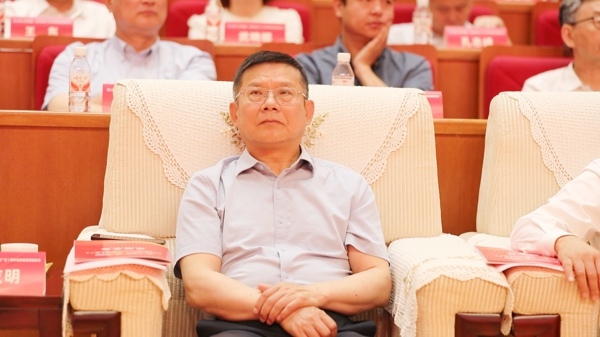 张友明出席会议.jpg
